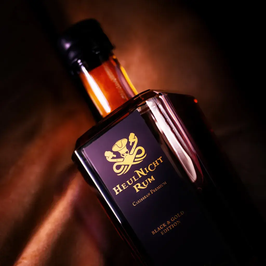 HeulNichtRum Eichenholzfass mit 6 Gläsern Black&Gold - 33.webp